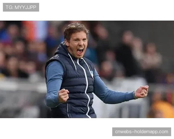 特写:一位德国本土教练的笔记本,记录着对抗拜仁控球的方法 特写:一位德国本土教练的笔记本,记录着对抗拜仁控球的方法